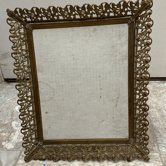 Antique Picture Frame In Gold Lightweight Metal. Back Is All Felt. - Picture 3 of 12